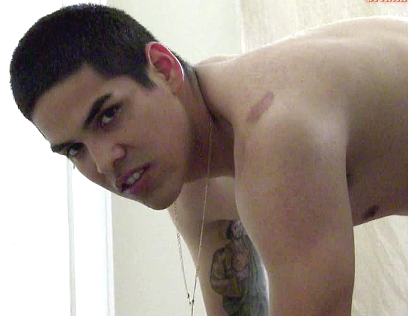 120614102-hector-bent-over