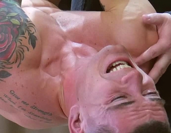 171120101-wes-suspended-by-all-fours