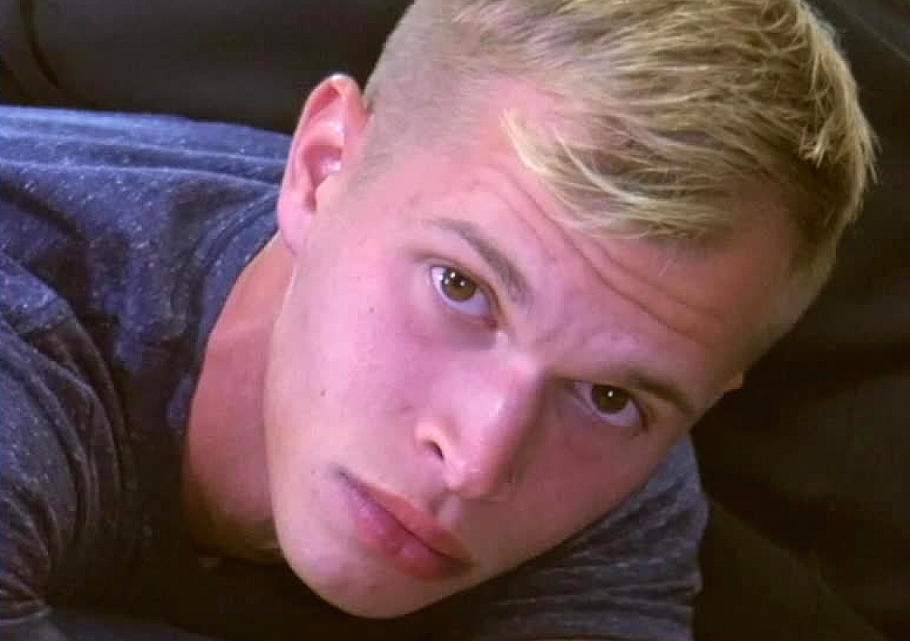 190627101-dustin-over-the-knee