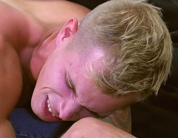 190627101-dustin-over-the-knee