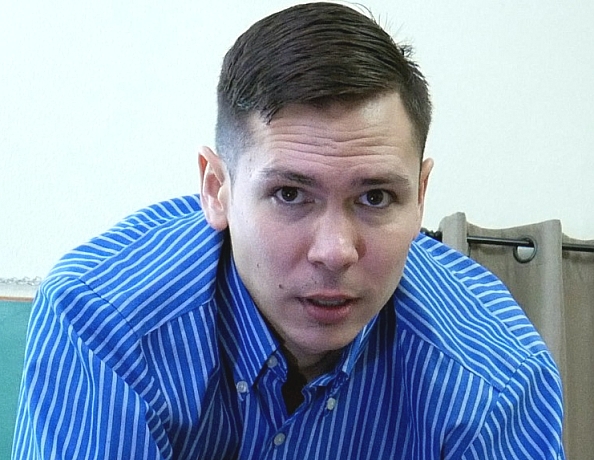 201027102-brads-table-spanking