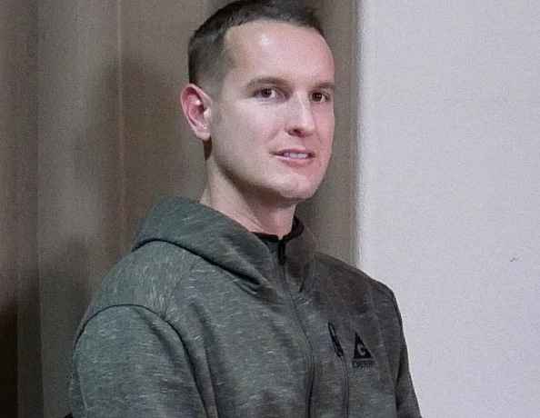 210218101-eds-first-spanking