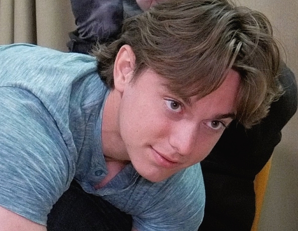 220326102-rich-over-the-knee