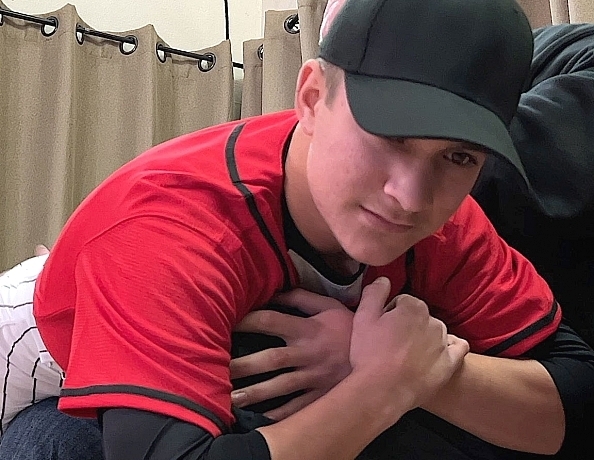 220430101-russell-in-baseball-gear