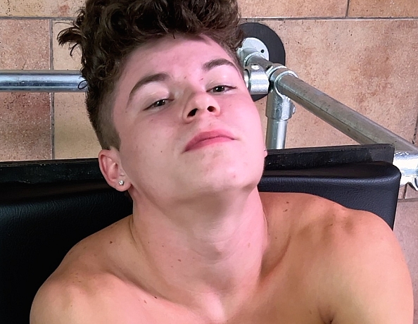 220809102-drake-in-the-spanking-tower