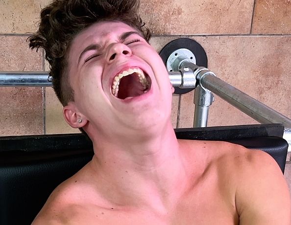 220809102-drake-in-the-spanking-tower