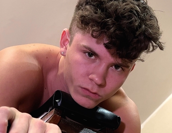 220810101-drake-on-the-spanking-bench