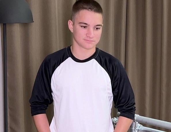 220910102-russell-on-the-rail