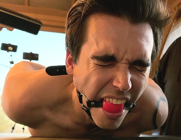 221213101-carter-outside-a