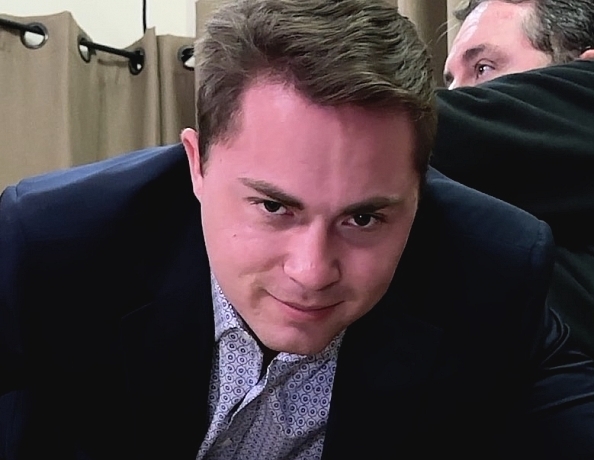 230108101-cj-over-the-knee