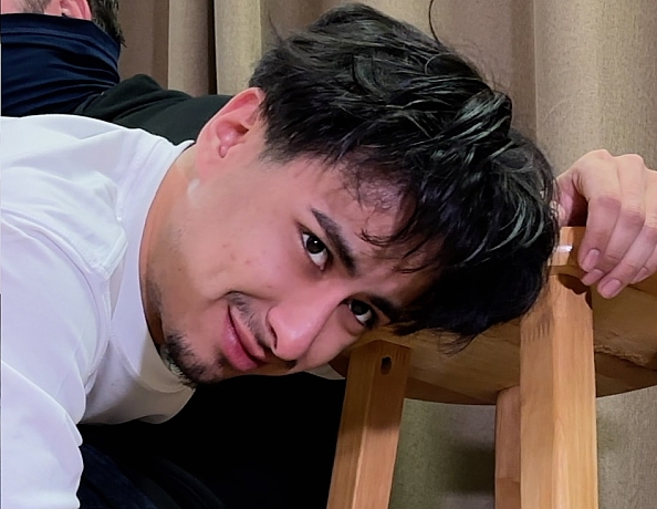 230202101-joey-over-the-knee