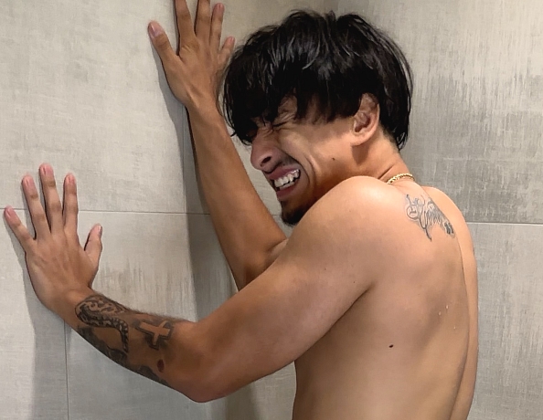 231102102-joeys-shower-spanking