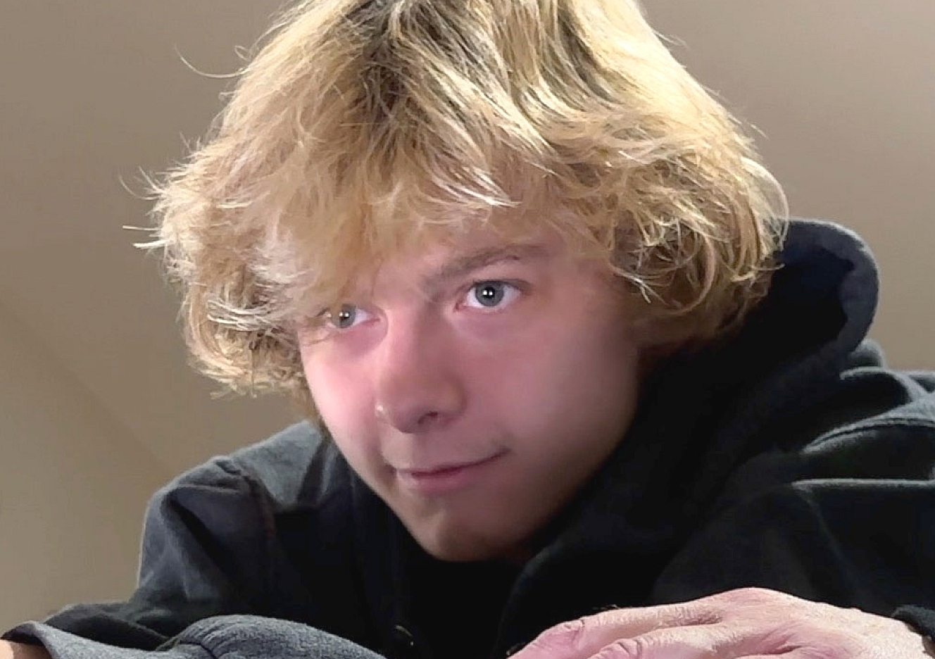 241222101-tristan-over-the-knee