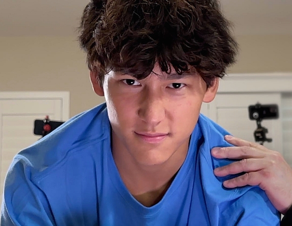 251010103-jax-over-the-knee