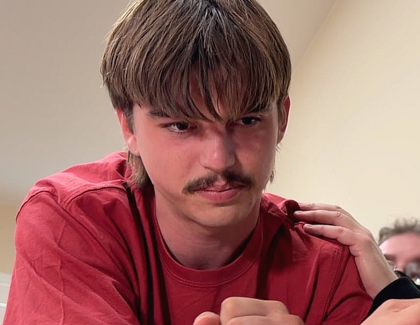260808101-brett-over-the-knee